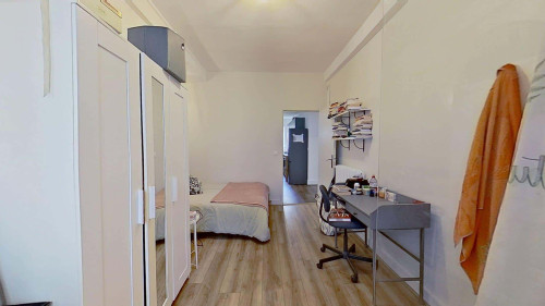 Room in Rue Saunière, Valence for 161 m² with 7 bedrooms