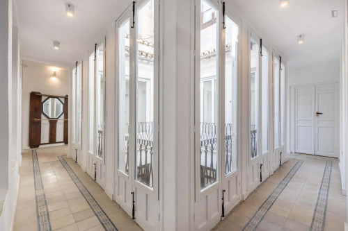 Room in Calle Tundidores, Granada for 150 m² with 8 bedrooms - Gallery - 6