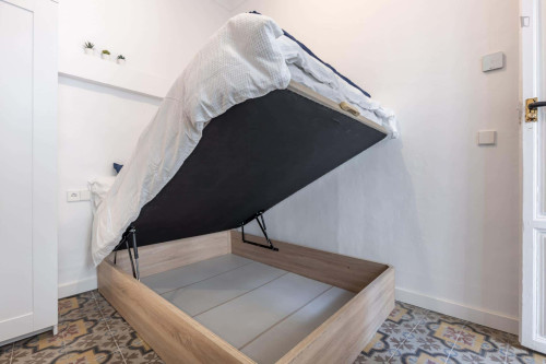 Room in Calle Tundidores, Granada for 150 m² with 8 bedrooms - Gallery - 5