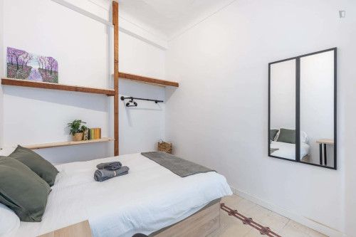 Room in Calle Tundidores, Granada for 150 m² with 8 bedrooms