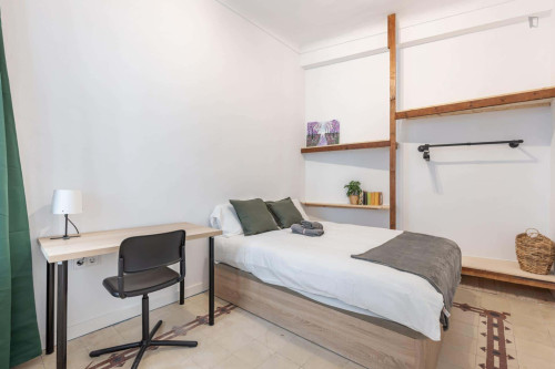Room in Calle Tundidores, Granada for 150 m² with 8 bedrooms