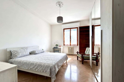 Room in Via Alfredo Cappellini, Firenze for 100 m² with 3 bedrooms