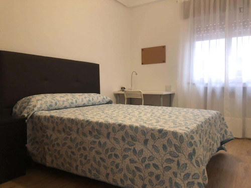 Room in Calle Llano Ponte, Oviedo with 4 bedrooms