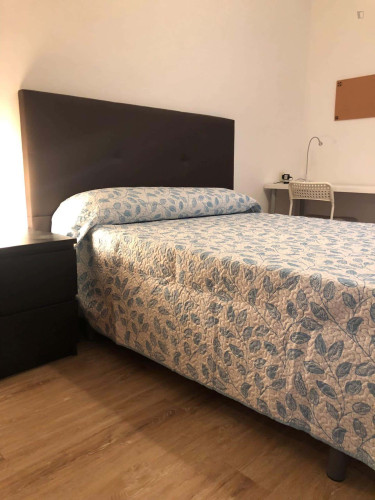 Room in Calle Llano Ponte, Oviedo with 4 bedrooms