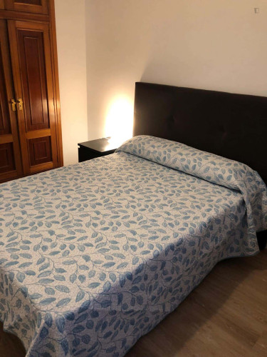 Room in Calle Llano Ponte, Oviedo with 4 bedrooms
