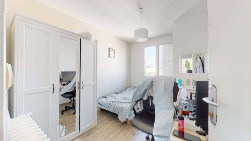 Room in Rue Gustave Mareau, Angers for 80 m² with 4 bedrooms