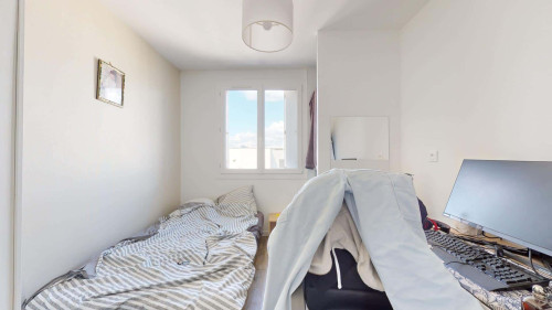Room in Rue Gustave Mareau, Angers for 80 m² with 4 bedrooms