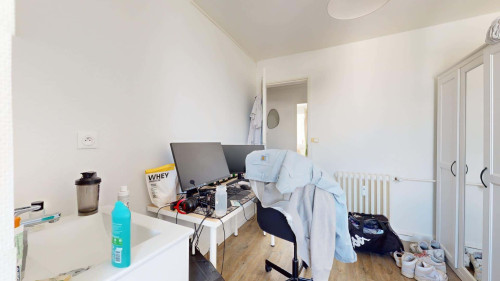 Room in Rue Gustave Mareau, Angers for 80 m² with 4 bedrooms