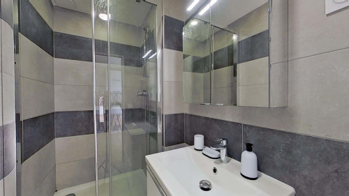 Room in Rue Granon, Marseille for 53 m² with 3 bedrooms - Gallery - 4