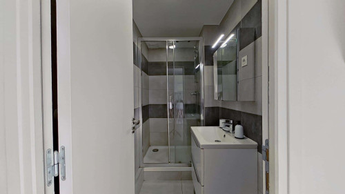 Room in Rue Granon, Marseille for 53 m² with 3 bedrooms - Gallery - 5