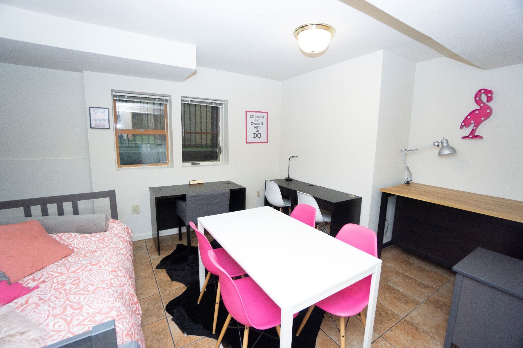 8 min Walk to Campus | Big & Modern House w/ Coworking