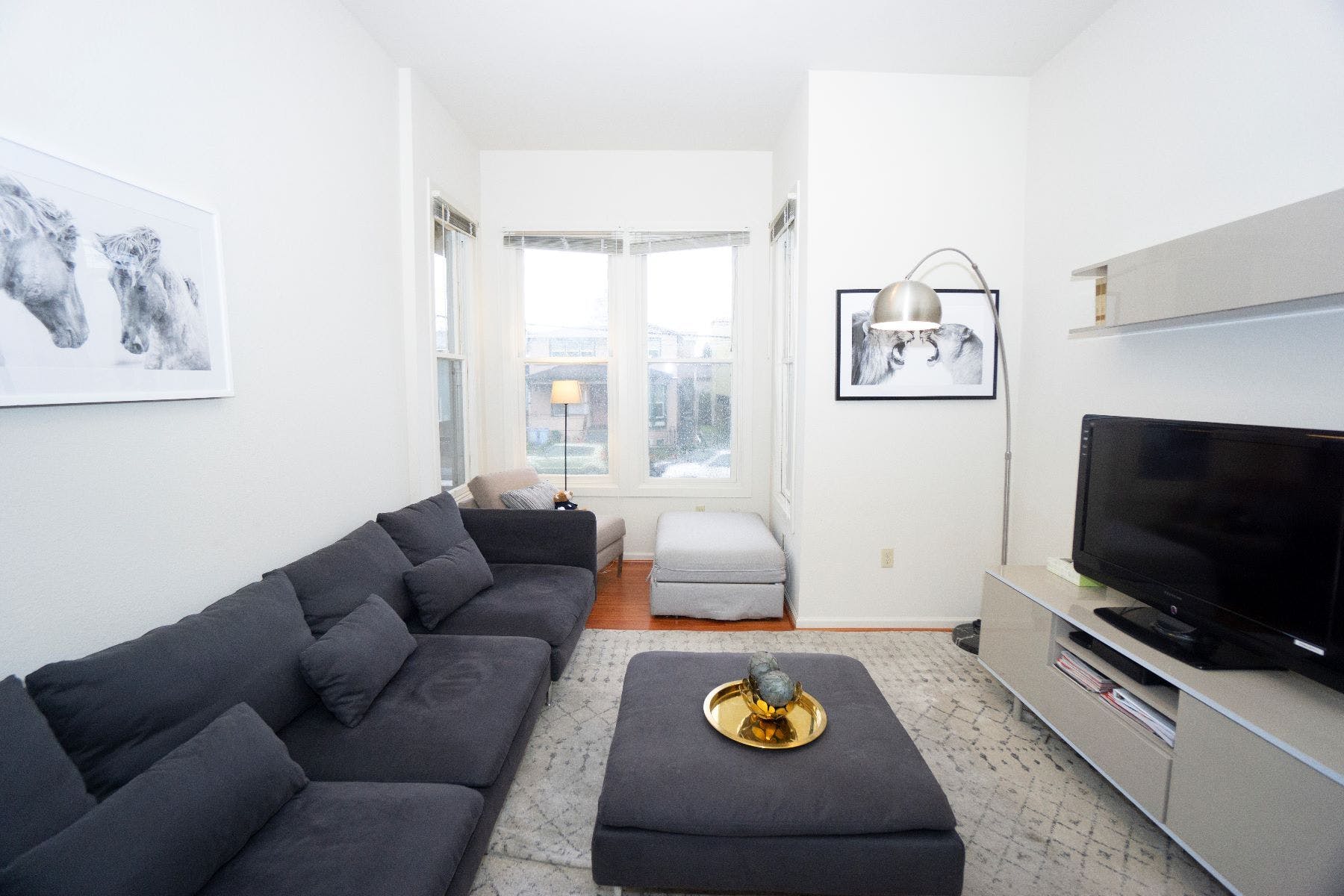 8 min Walk to Campus | Big & Modern House w/ Coworking