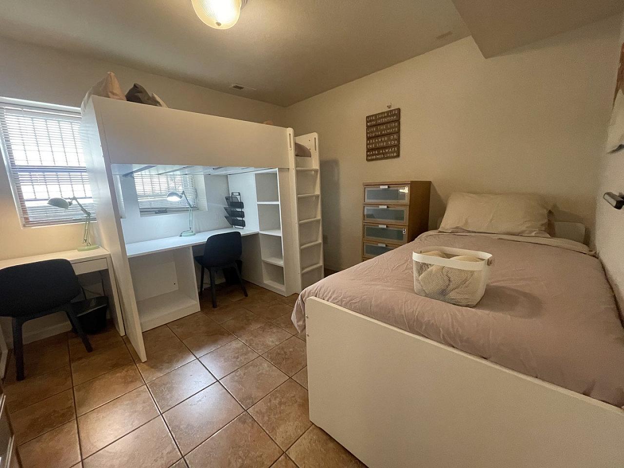 Bed In A 2-Bed Gender Separated Room - 5