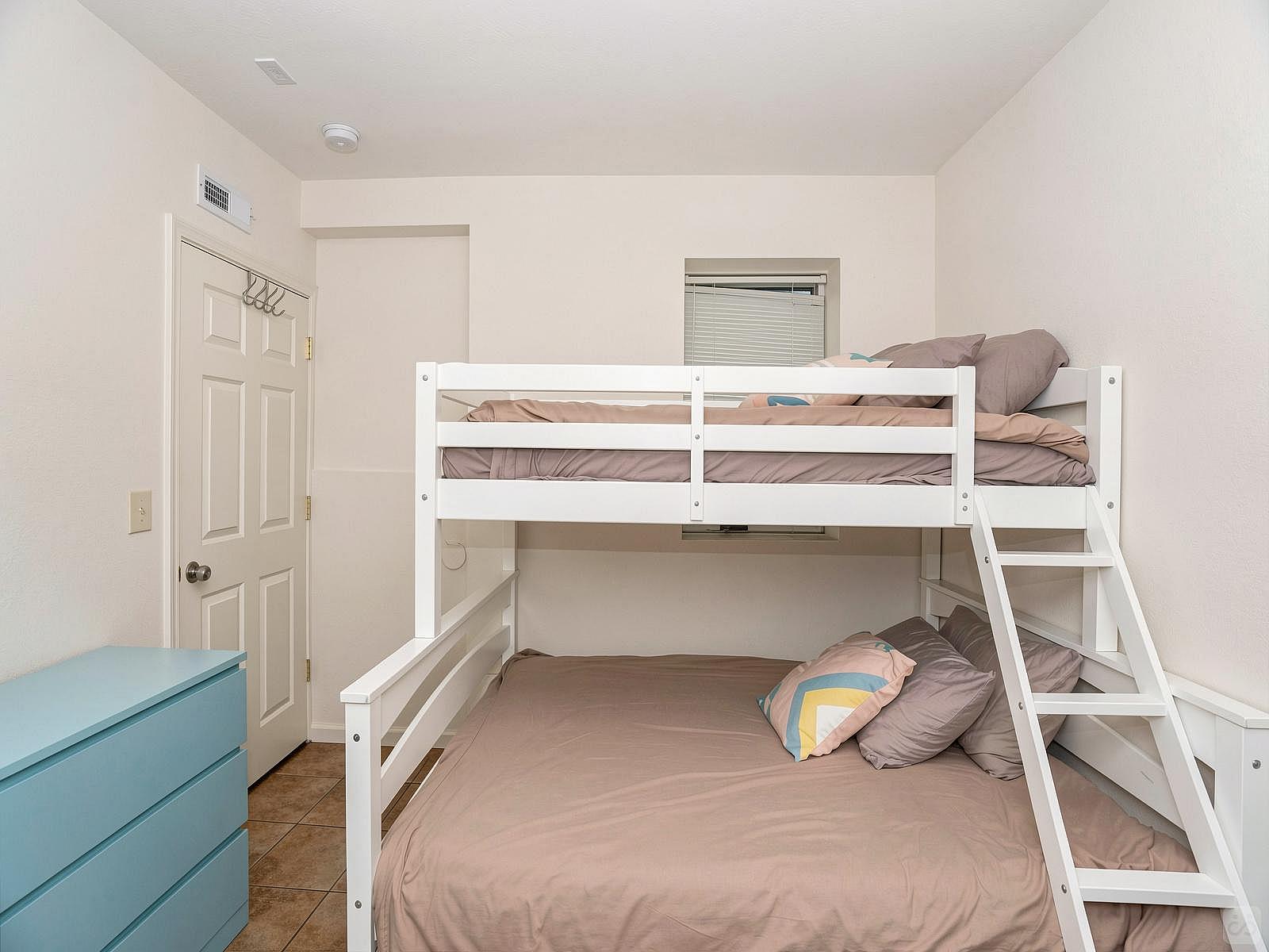  Dwight 7  -  8 min Walk to Campus | Big & Modern House w/ Coworking  - Gallery -  13