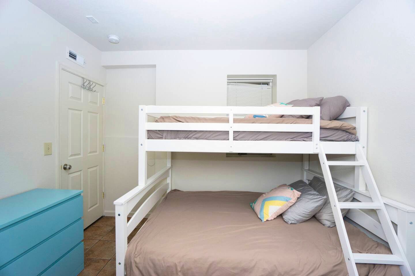  Dwight 7  -  8 min Walk to Campus | Big & Modern House w/ Coworking  - Gallery -  1