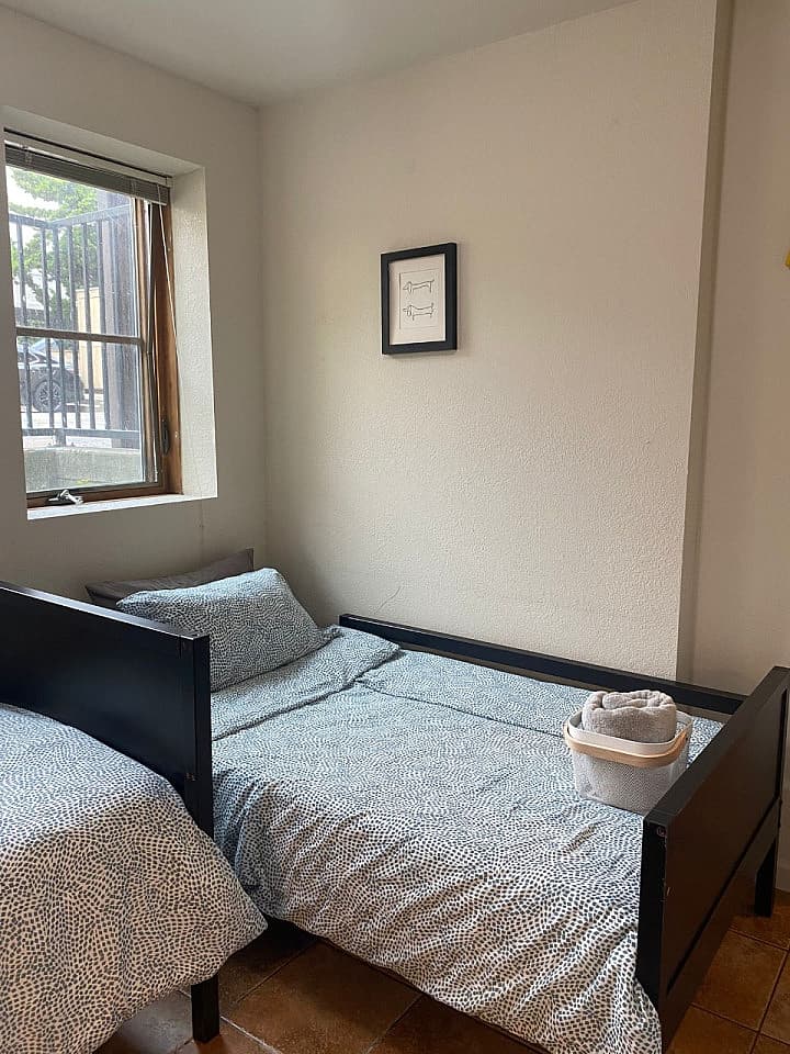  Dwight 6  -  8 min Walk to Campus | Big & Modern House w/ Coworking  - Gallery -  11