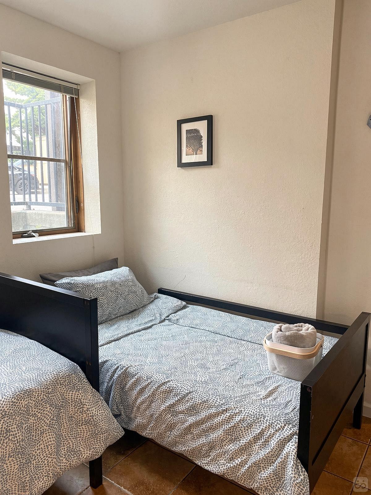  Dwight 6  -  8 min Walk to Campus | Big & Modern House w/ Coworking  - Gallery -  19
