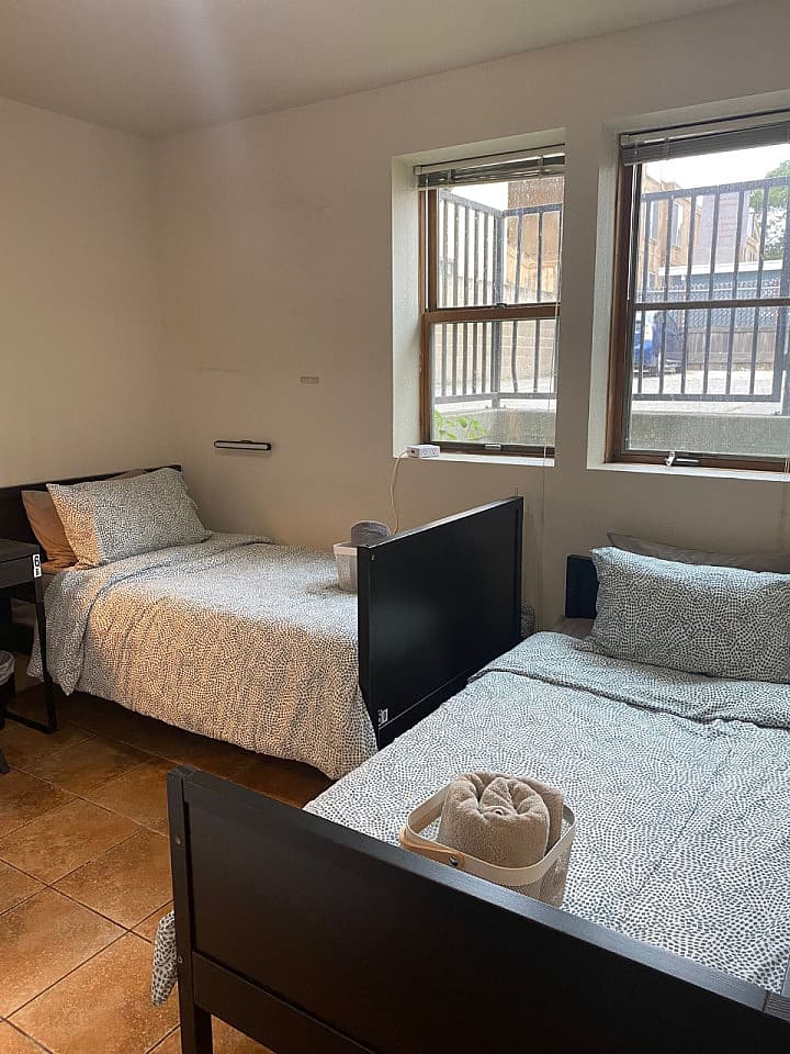  Dwight 6  -  8 min Walk to Campus | Big & Modern House w/ Coworking  - Gallery -  10