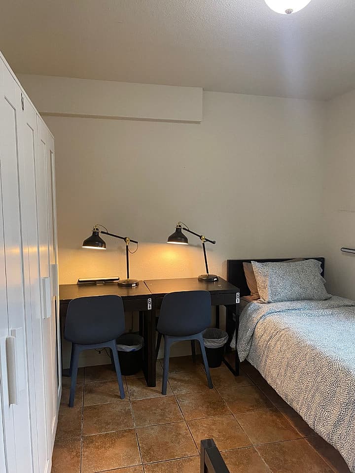  Dwight 6  -  8 min Walk to Campus | Big & Modern House w/ Coworking  - Gallery -  9