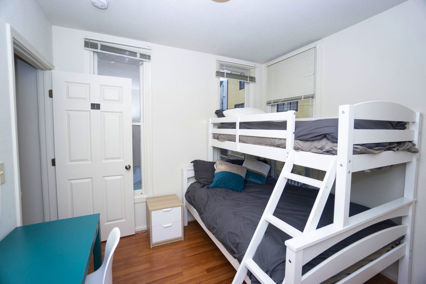  Dwight 1 Private  -  8 min Walk to Campus | Big & Modern House w/ Coworking  - Gallery -  2