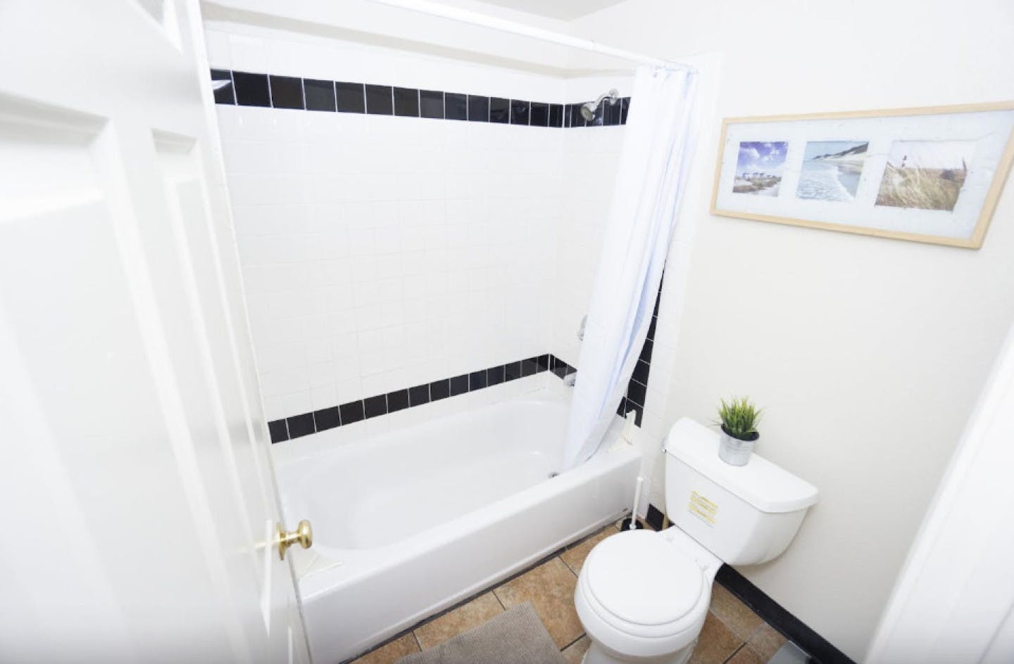  Bed In A 2-Bed Gender Separated Room  -  8 min Walk to Campus | Big & Modern House w/ Coworking  - Gallery -  29