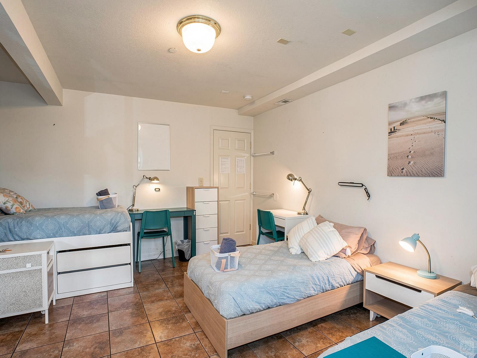  Bed In A 3-Bed Gender Separated Room  -  8 min Walk to Campus | Big & Modern House w/ Coworking  - Gallery -  88