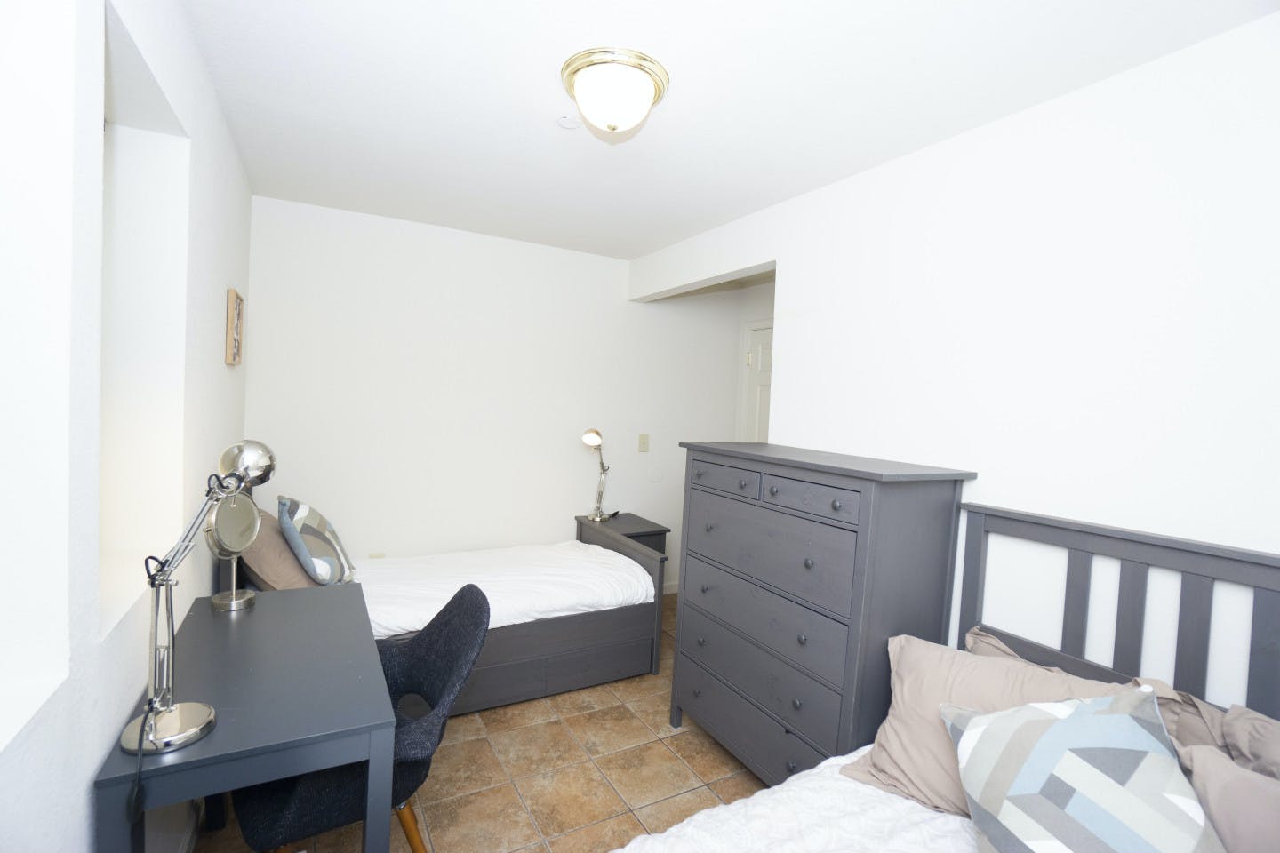  Bed In A 3-Bed Gender Separated Room  -  8 min Walk to Campus | Big & Modern House w/ Coworking  - Gallery -  34