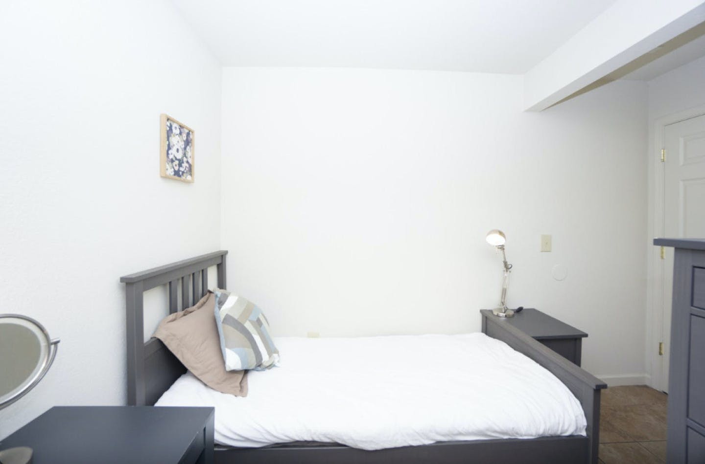  Bed In A 3-Bed Gender Separated Room  -  8 min Walk to Campus | Big & Modern House w/ Coworking  - Gallery -  43
