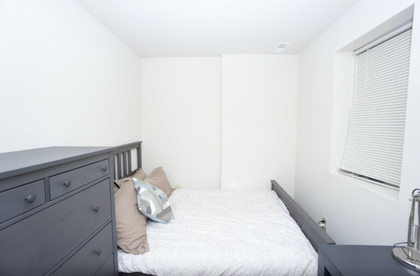  Bed In A 3-Bed Gender Separated Room  -  8 min Walk to Campus | Big & Modern House w/ Coworking  - Gallery -  45