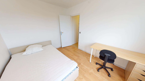 Room in Allée de la Martinique, Nantes for 100 m² with 4 bedrooms