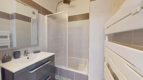 Room in Rue du Docteur Albéric Pont, Lyon for 64 m² with 4 bedrooms - Gallery - 12
