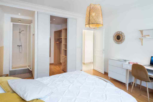 Room in Boulevard Emile Zola, Oullins-Pierre-Bénite for 170 m² with 7 bedrooms