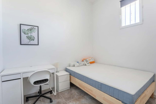 Room in Rue Bugeaud, Marseille for 90 m² with 4 bedrooms
