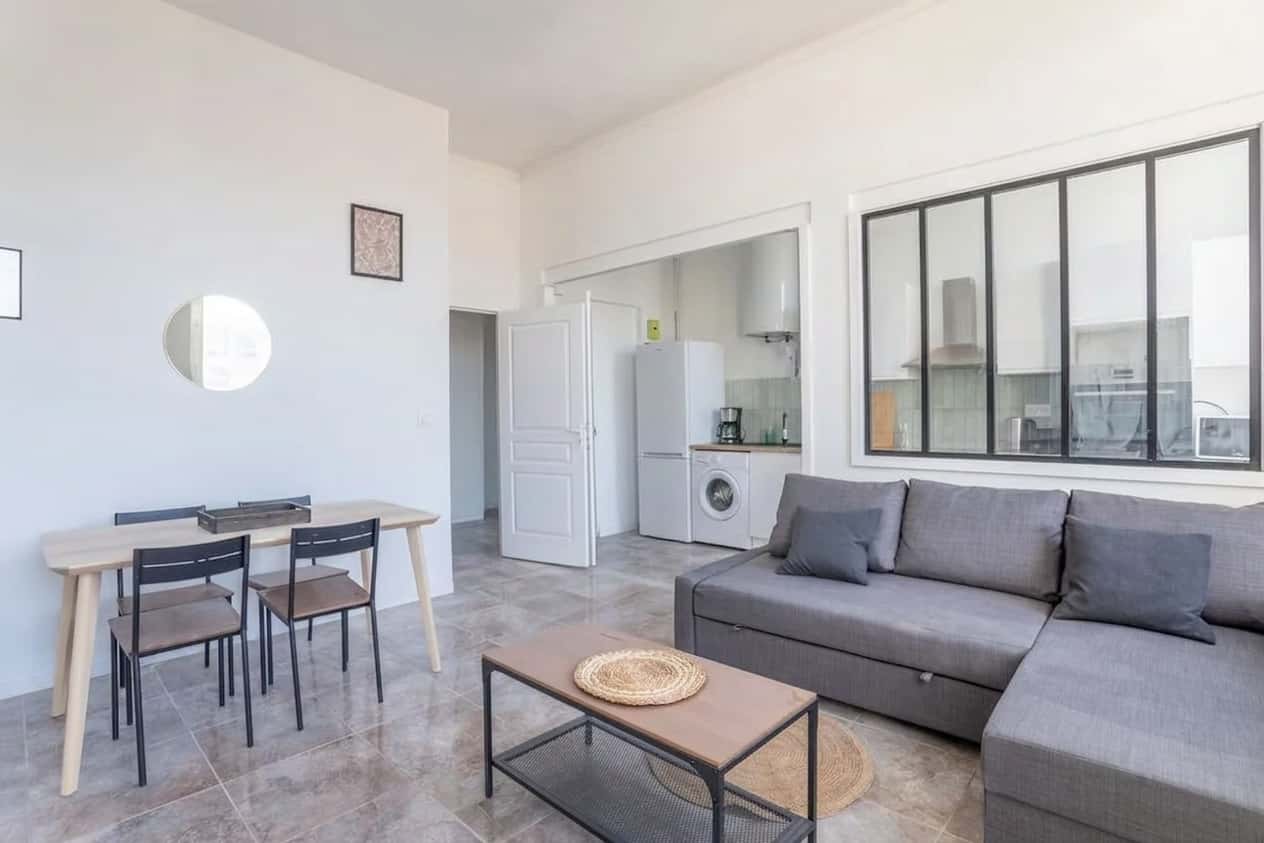 Room In Rue Bugeaud, Marseille For 90 M² With 4 Bedrooms - 1