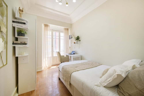 Room 4 - Rua Pascoal de Melo 11 3D