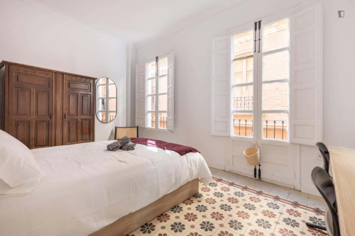 Room in Calle Tundidores, Granada for 150 m² with 8 bedrooms