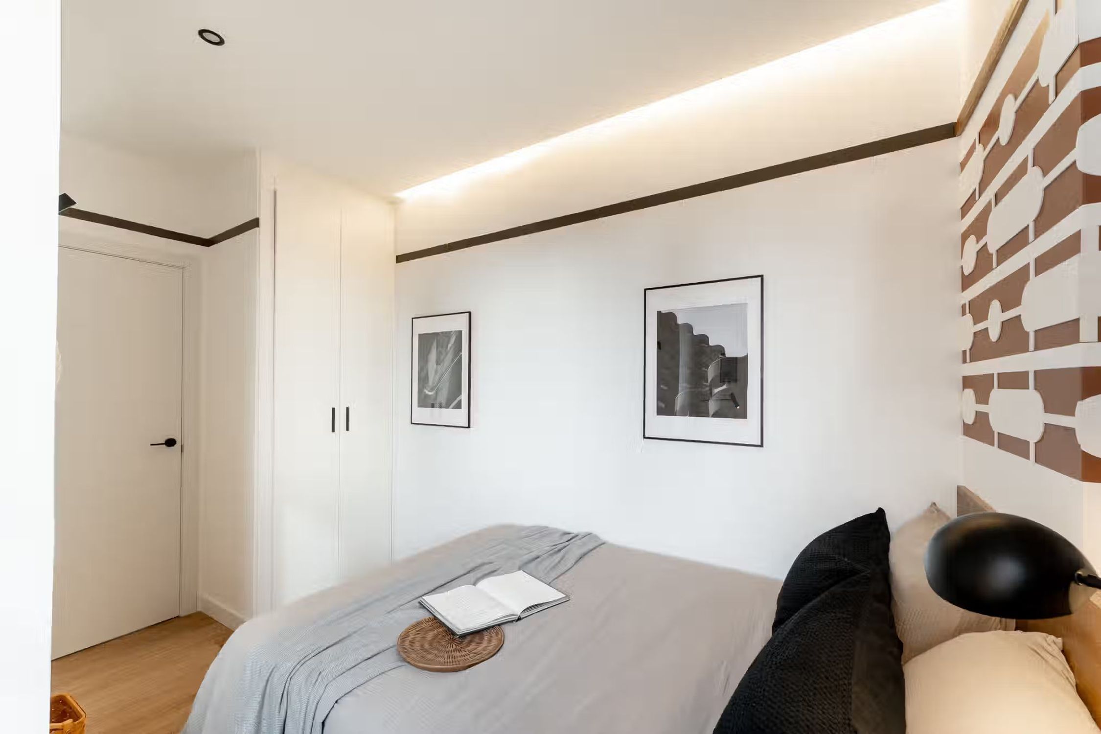 Amazing & Pretty Apartment Located In Düsseldorf - 1
