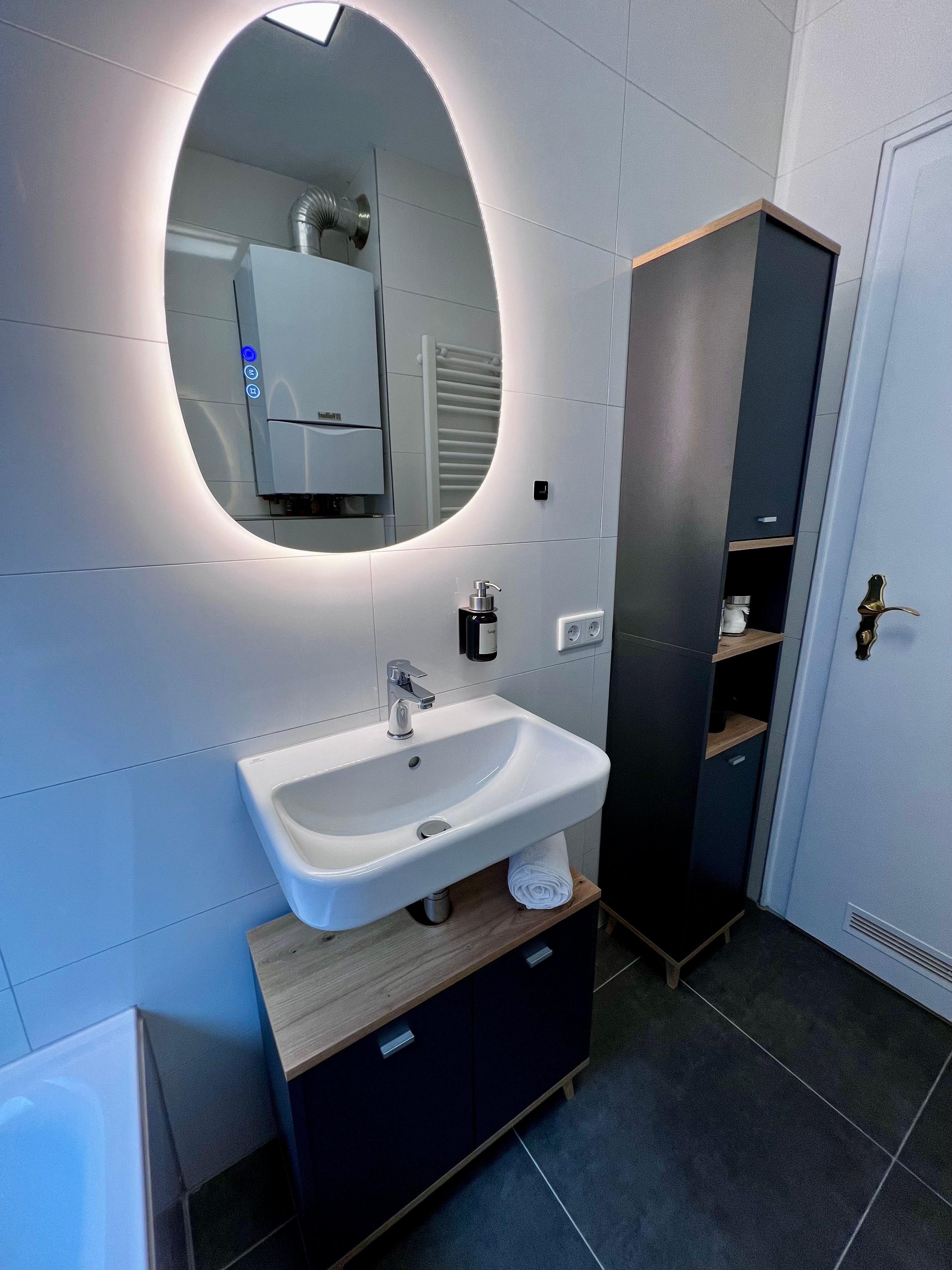 Modern, Fully Furnished 55 Sqm Apartment In Würzburg Old Town For Short-Term Rental For 1-4 People - 3