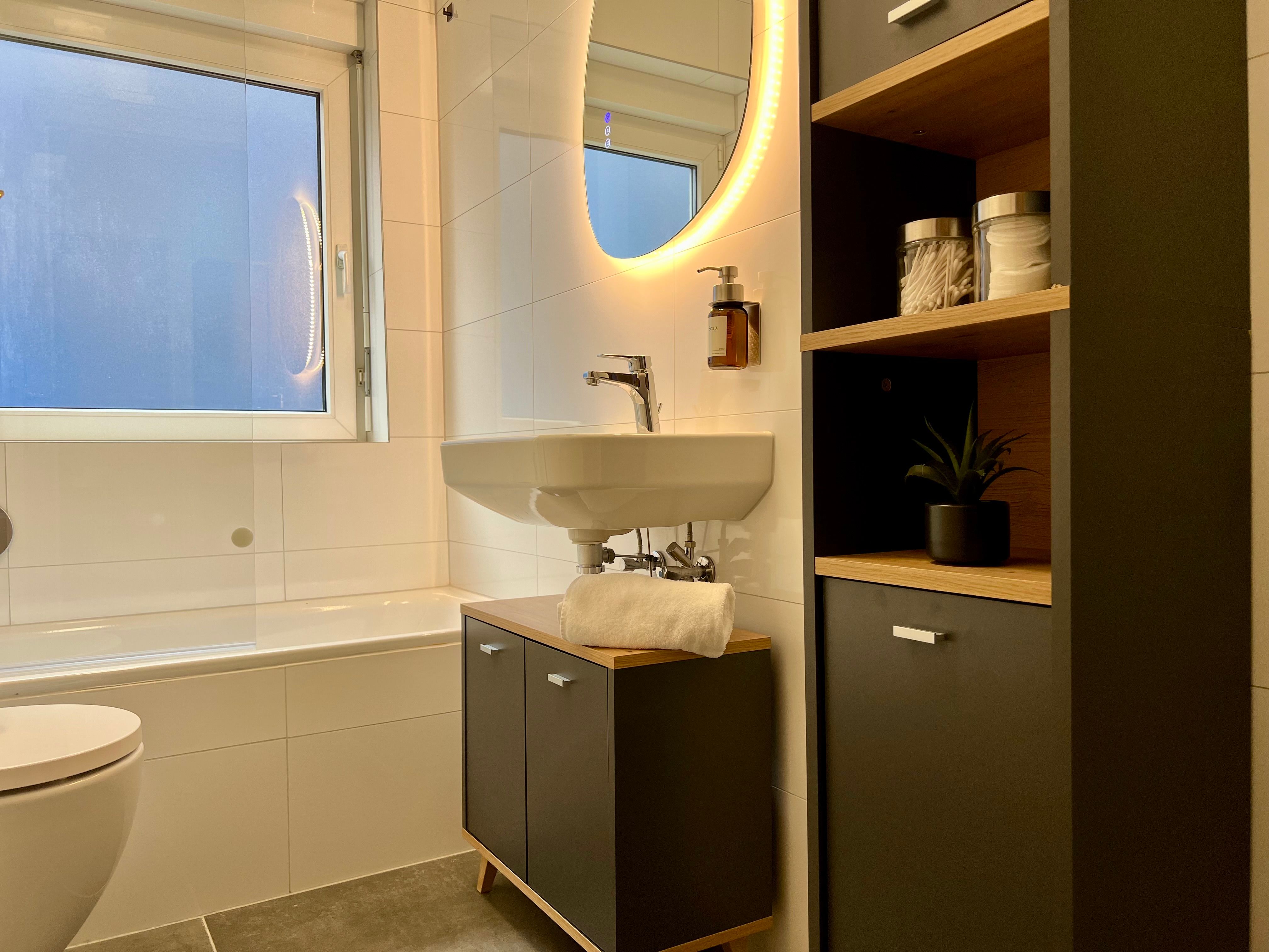 Modern, Fully Furnished 55 Sqm Apartment In Würzburg Old Town For Short-Term Rental For 1-4 People - 2