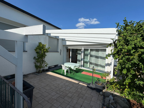 Furnished bungalow, central, near forest, quiet with beautiful garden