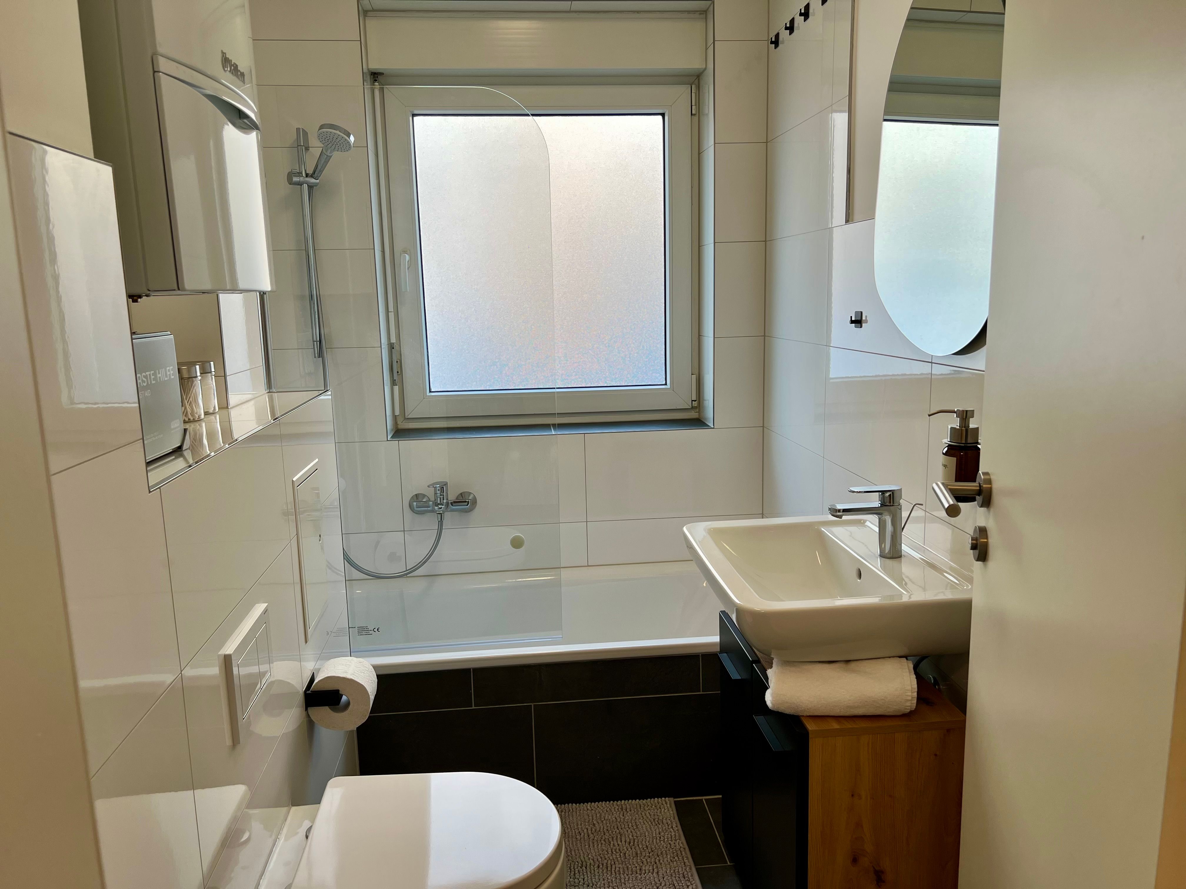 Modern, Fully Furnished 49 Sqm Apartment In Würzburg Old Town For Short-Term Rental For 1-3 People - 2