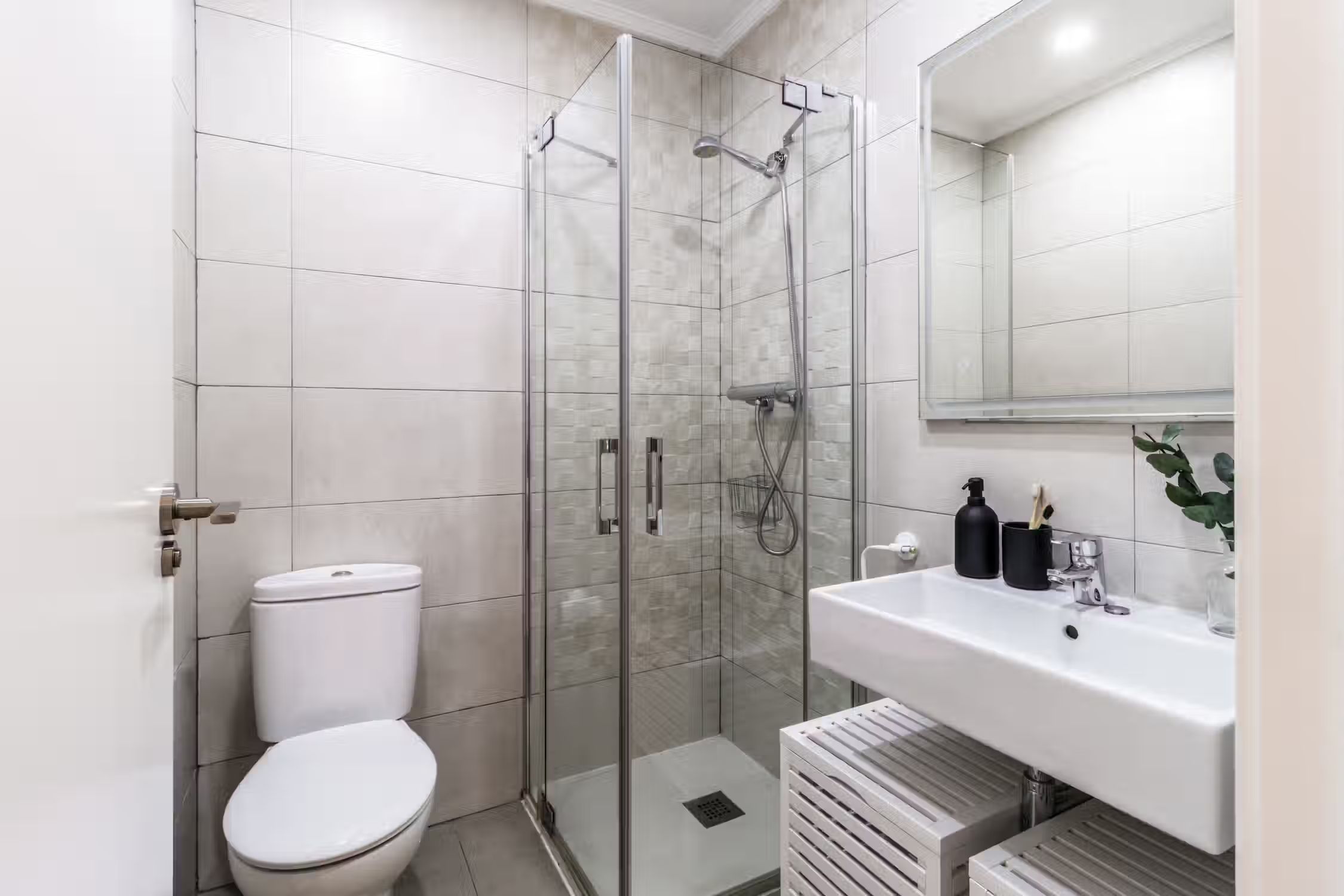 Modern & Beautiful Apartment Located In Düsseldorf - 4