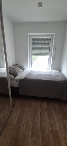 Modern, Centrally Located Apartment with Underground Parking - Gallery - 6