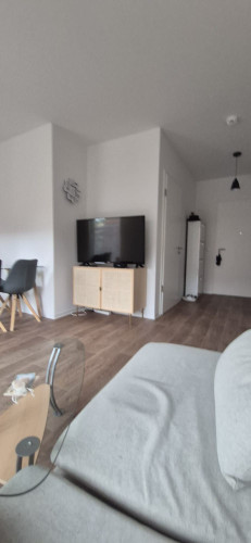 Modern, Centrally Located Apartment with Underground Parking - Gallery - 5