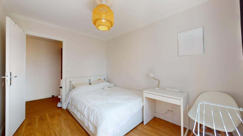 Room in Rue Petetin, Bron for 89 m² with 6 bedrooms