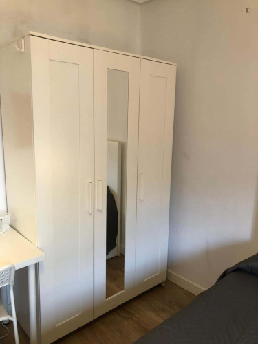 Room in Calle Llano Ponte, Oviedo with 4 bedrooms