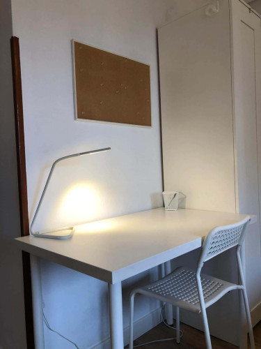 Room in Calle Llano Ponte, Oviedo with 4 bedrooms