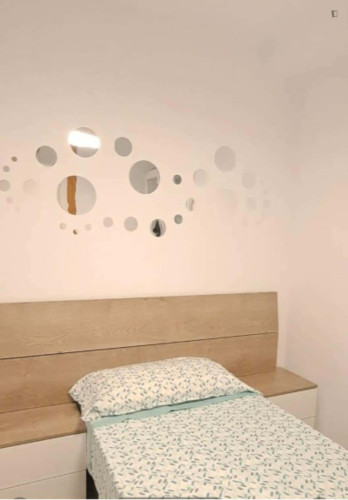 Room in Calle Barcelona, Alicante for 140 m² with 3 bedrooms