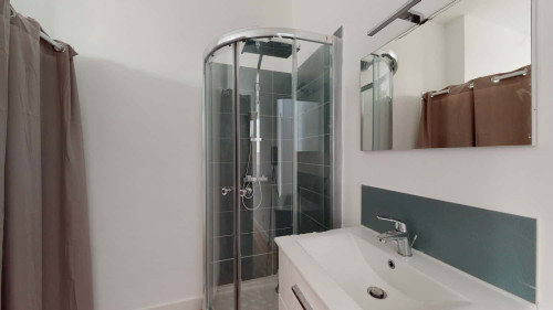 Apartment in Rue Pierre Albrand, Marseille for 57 m² with 3 bedrooms - Gallery - 7