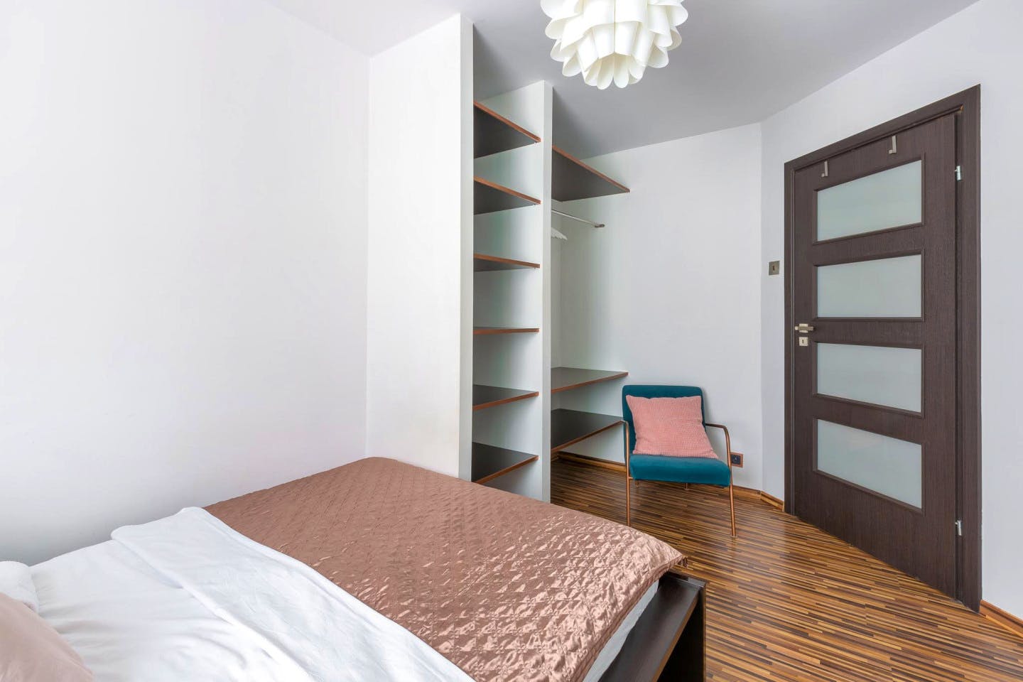  The Medium One Room  -  Stylish near the Market Square Apartment  - Gallery -  16